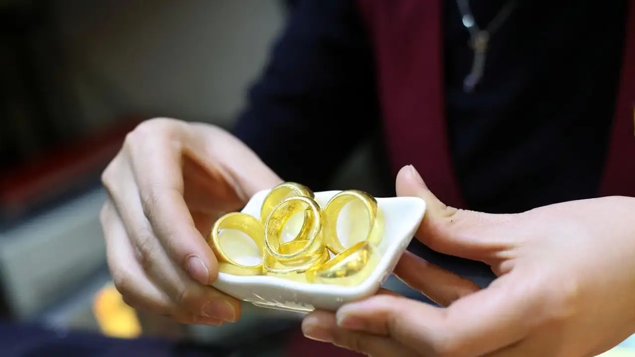 تذبذب أسعار الذهب اليوم لعيار 24 وخواتم الذهب ومعدل SJC عالمياً